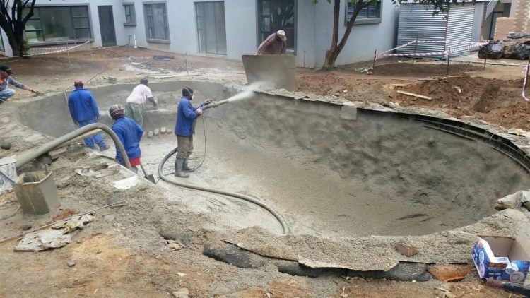 concrete swimming pool construction