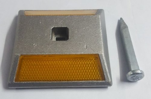 Aluminum road stud